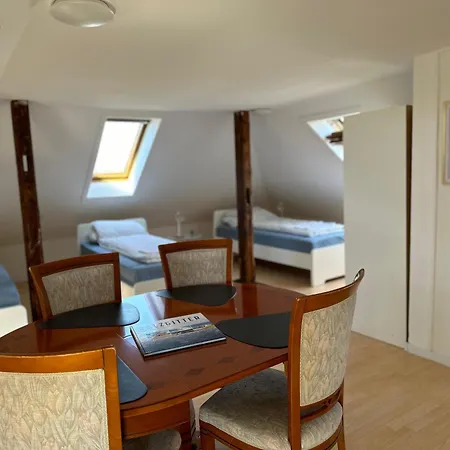 4-bett Im Zentrum - Naehe Restaurant & Waschsalon - Wlan, Parkplatz, Bad & Mehr *